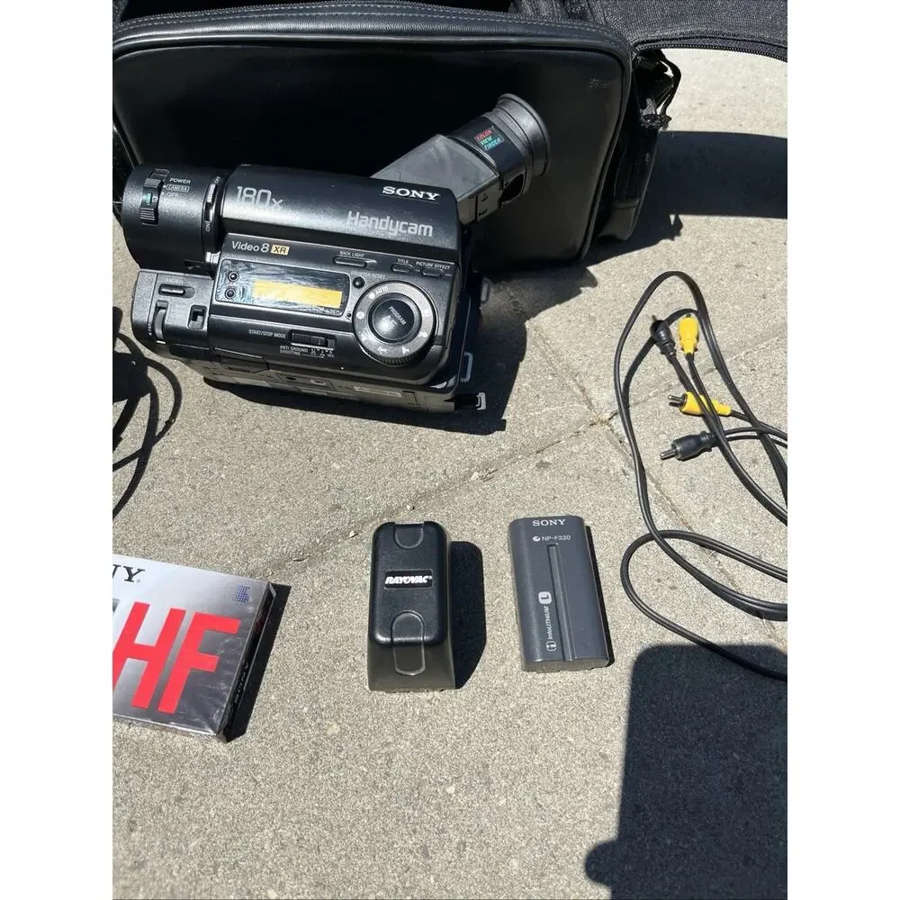 Sony Handycam CCD-TR416 Hi-8 Analog Video Camcorder Camera Bundle